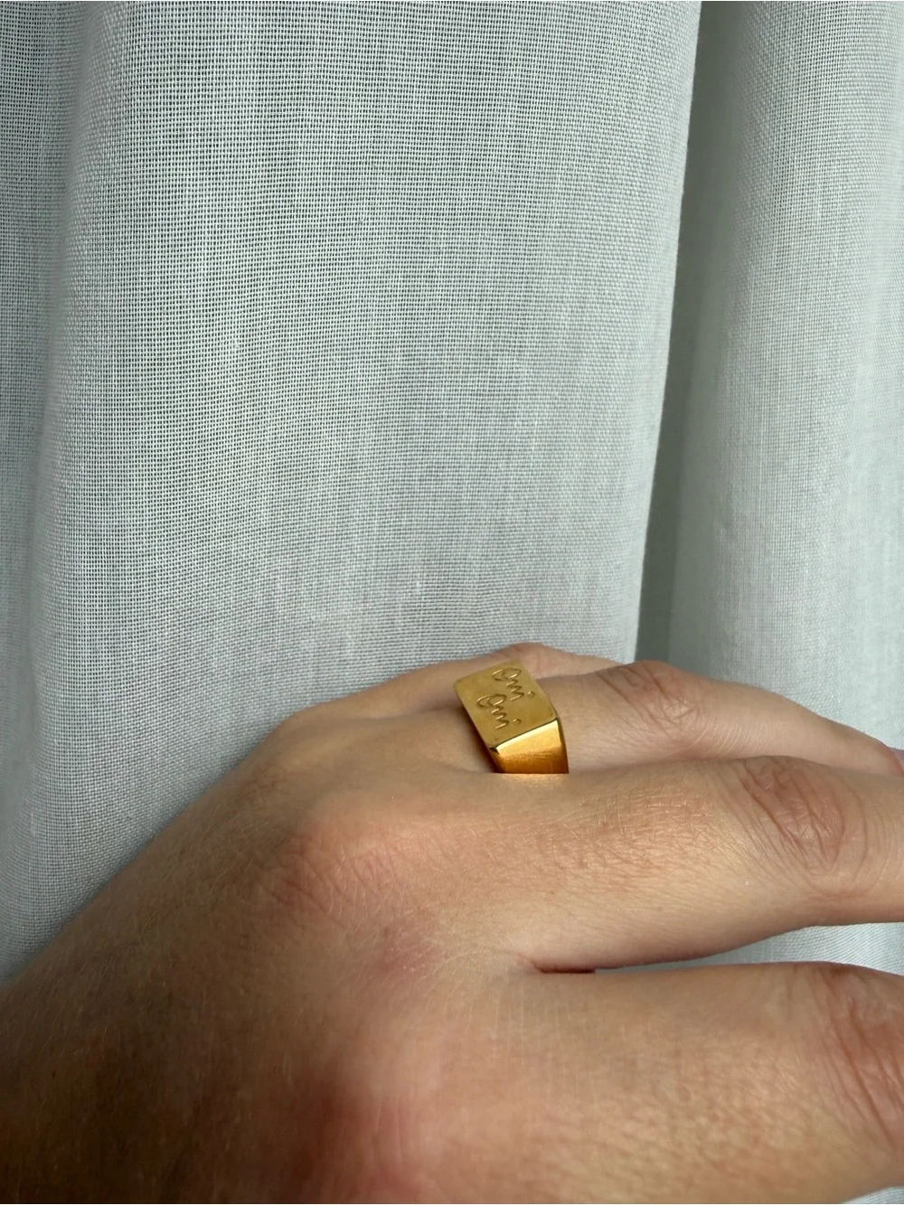 Cendré Oui Oui Signet Ring Size 7